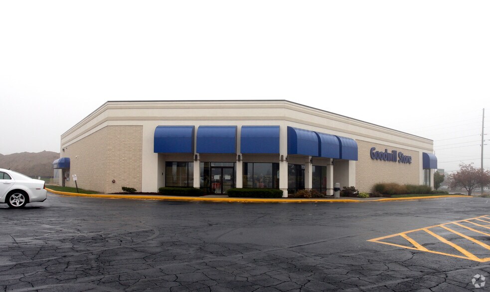 5046-5210 W Pike Plaza Rd, Indianapolis, IN à louer - Photo principale – Image 3 sur 5