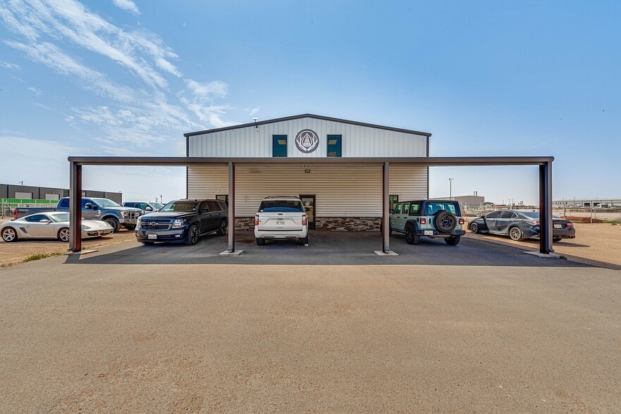 10807 W County Road 46, Midland, TX à vendre - Photo de l’immeuble – Image 2 sur 3