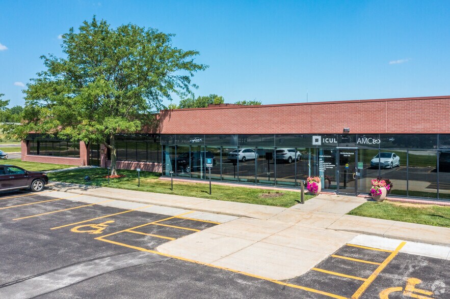 7745 Office Plaza Dr, West Des Moines, IA à louer - Photo de l’immeuble – Image 1 sur 6