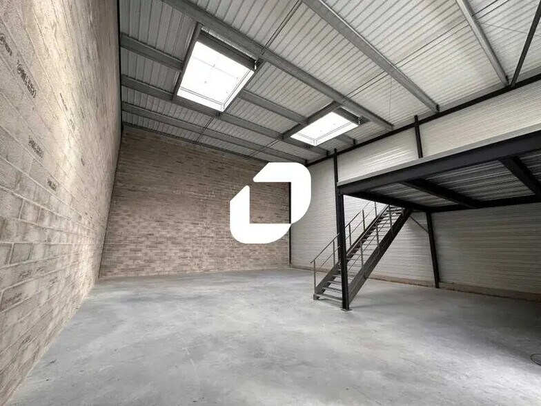 Local d’activités dans Beychac-et-Caillau à louer - Photo de l’immeuble – Image 2 sur 7