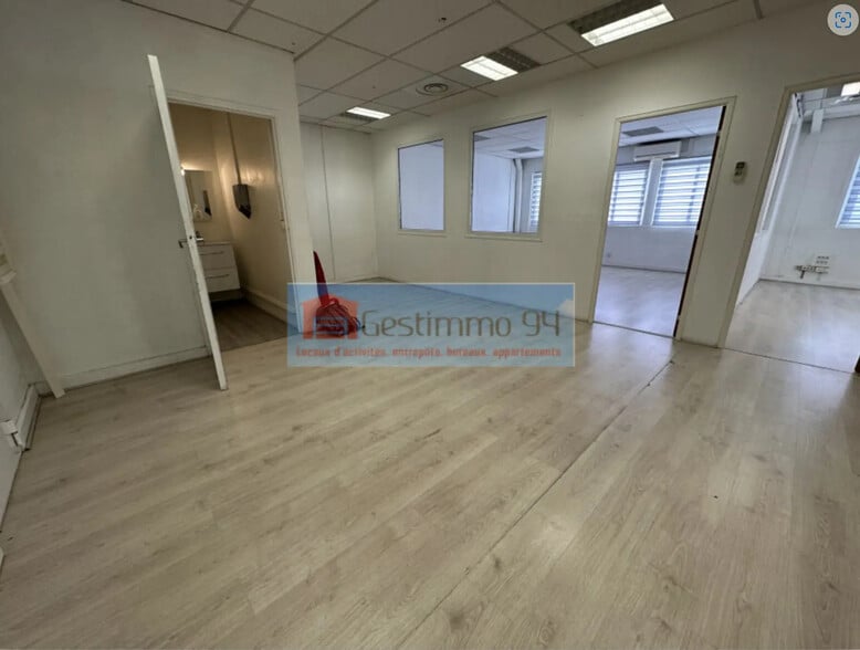 Bureau dans Neuilly-sur-Marne à louer - Photo de l’immeuble – Image 1 sur 8
