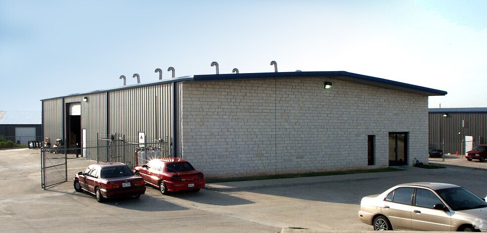 16409 Central Commerce Dr, Pflugerville, TX à louer - Photo de l’immeuble – Image 3 sur 4