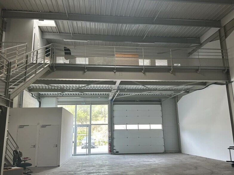 390 Avenue Des Rosiers, La Ciotat à louer - Photo de l’immeuble – Image 3 sur 11