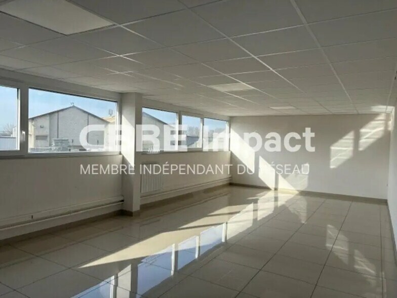 Local d’activités dans Reims à louer - Photo intérieure – Image 3 sur 9