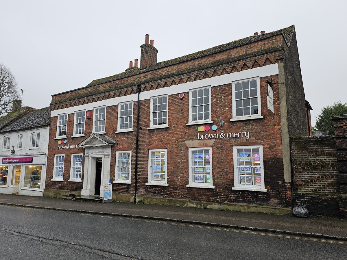 7 High St, Wendover à louer Photo de l’immeuble– Image 1 sur 9