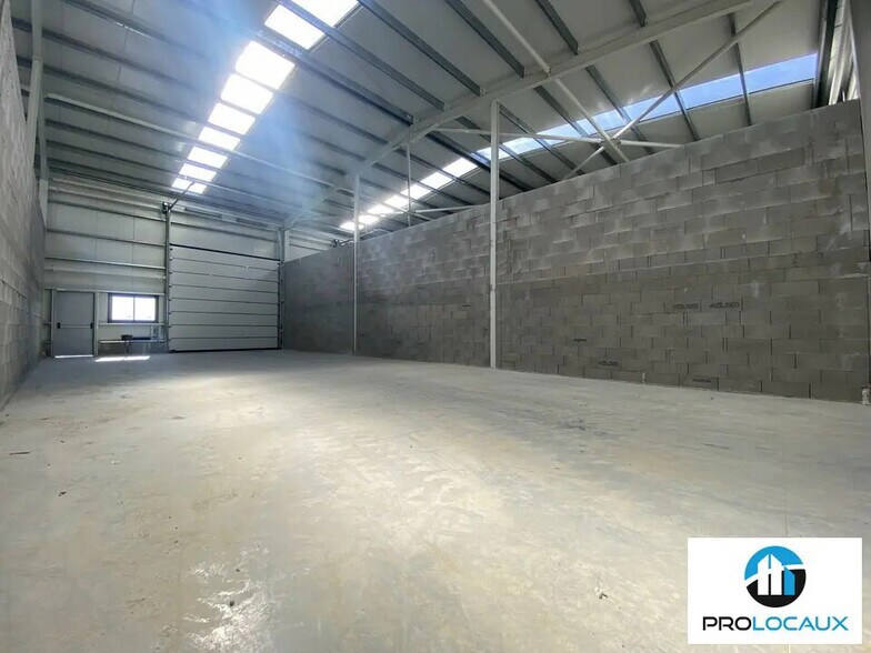 Local d’activités dans Pavilly à louer - Photo intérieure – Image 2 sur 9