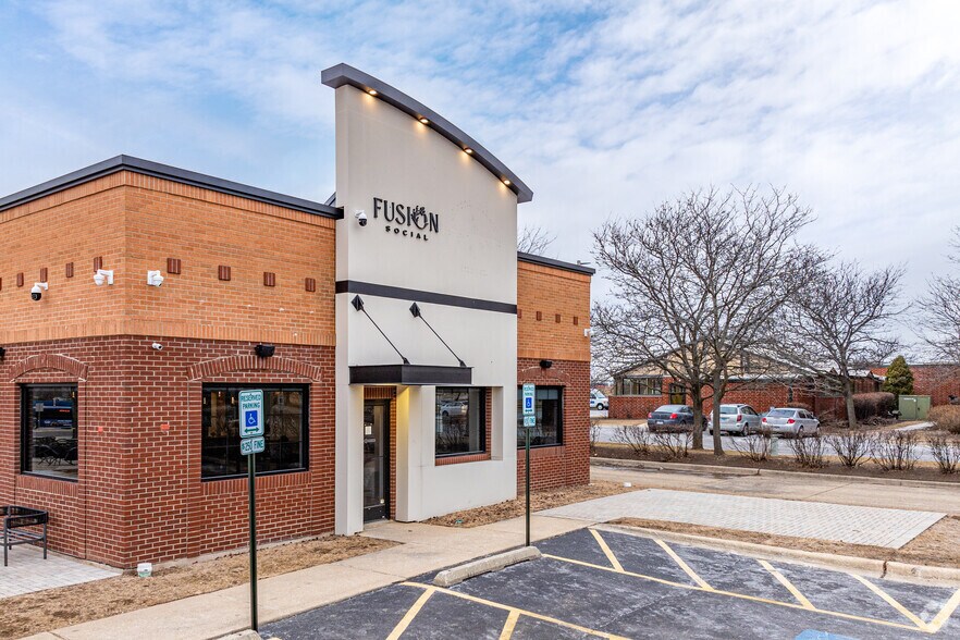 4405 Winfield Rd, Warrenville, IL à louer - Photo principale – Image 1 sur 9