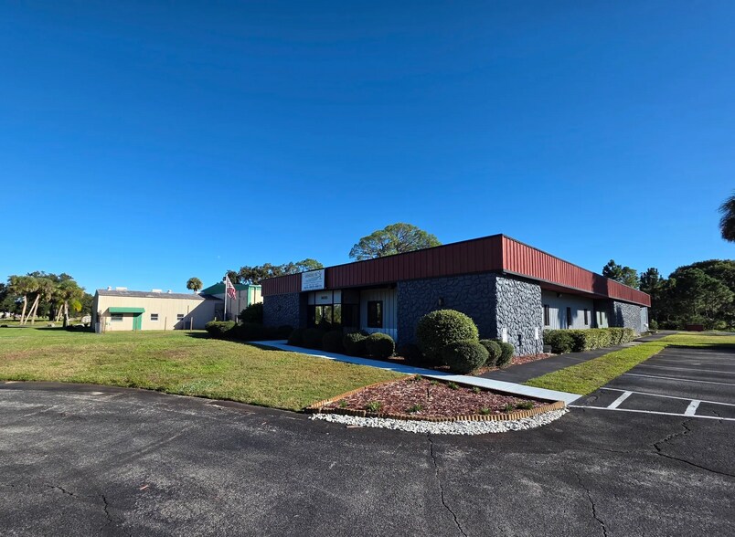 1605 White Dr, Titusville, FL à vendre - Photo de l’immeuble – Image 3 sur 15