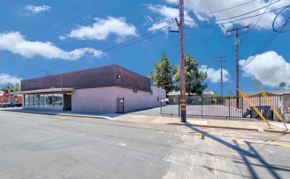 13061 Galway St, Garden Grove, CA à vendre - Photo de l’immeuble – Image 2 sur 11