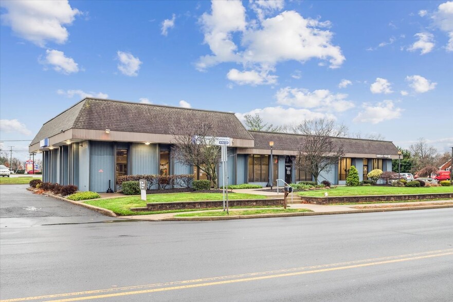 1 New Amwell Rd, Hillsborough, NJ à louer - Photo principale – Image 1 sur 17
