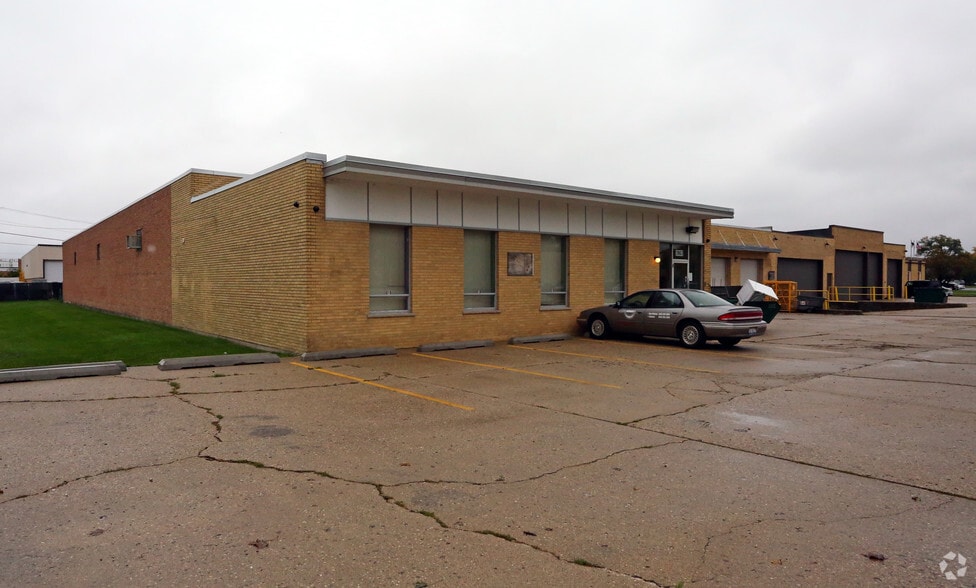 2063 Frontage Rd, Des Plaines, IL à louer - Photo principale – Image 1 sur 7