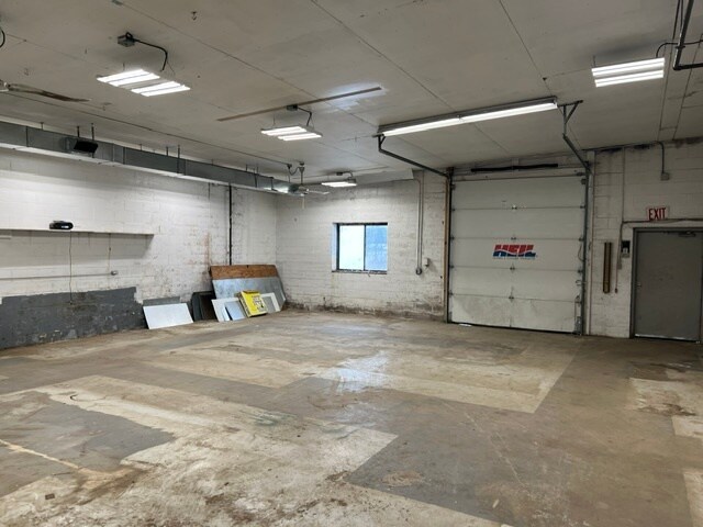 97 Circuit Ave, West Springfield, MA à louer - Photo de l’immeuble – Image 3 sur 5