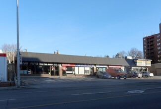 Plus de détails pour 1730 Bloor St W, Toronto, ON - Local commercial à louer