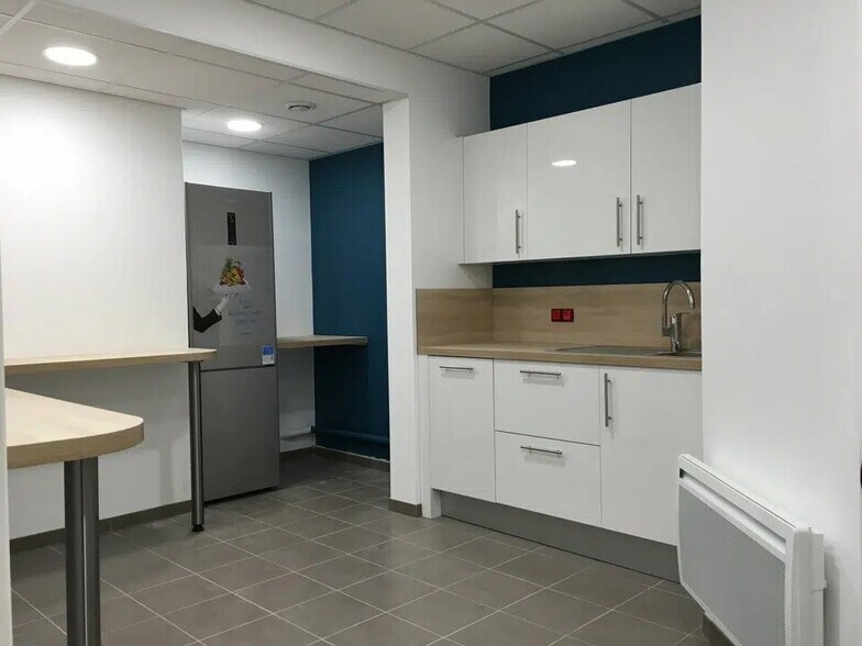 Bureau dans Caen à louer - Photo de l’immeuble – Image 3 sur 17