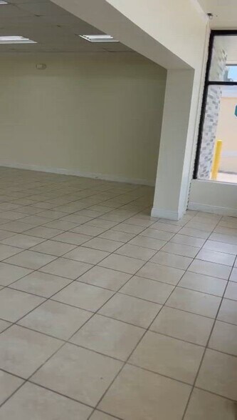 2108 49th St S, Saint Petersburg, FL à vendre - Vidéo sur l’annonce professionnelle – Image 3 sur 11