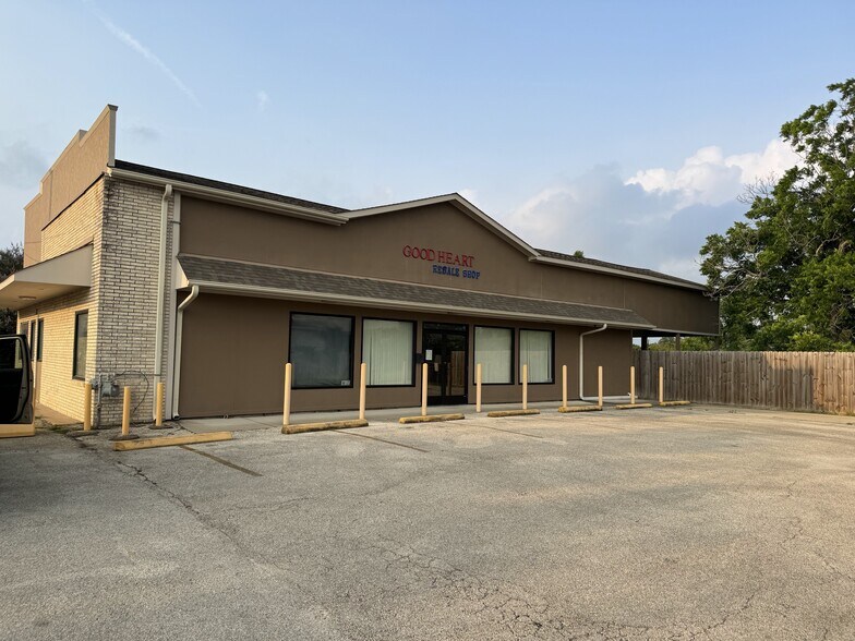 217 N Main St, Highlands, TX à vendre - Photo de l’immeuble – Image 3 sur 4
