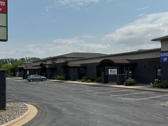 1600-1688 N Casaloma Dr, Grand Chute, WI à vendre - Photo de l’immeuble – Image 3 sur 20