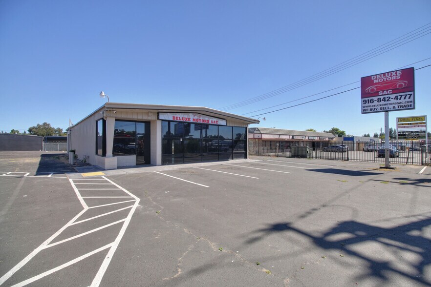 4554 Auburn Blvd, Sacramento, CA à vendre - Photo de l’immeuble – Image 1 sur 16