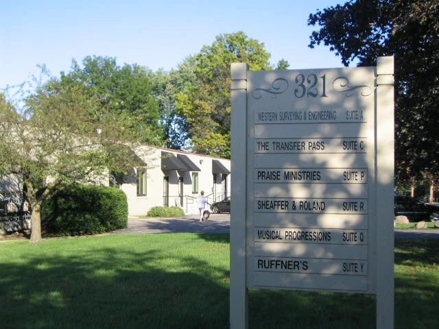 321-325 Stevens St, Geneva, IL à louer - Photo de l’immeuble – Image 3 sur 9
