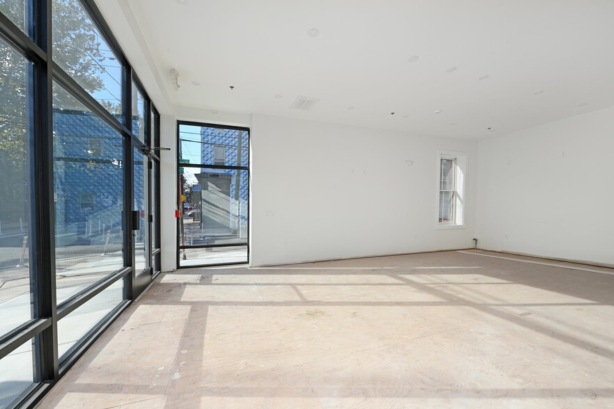 74 Bowers St, Jersey City, NJ à vendre - Photo intérieure – Image 3 sur 7