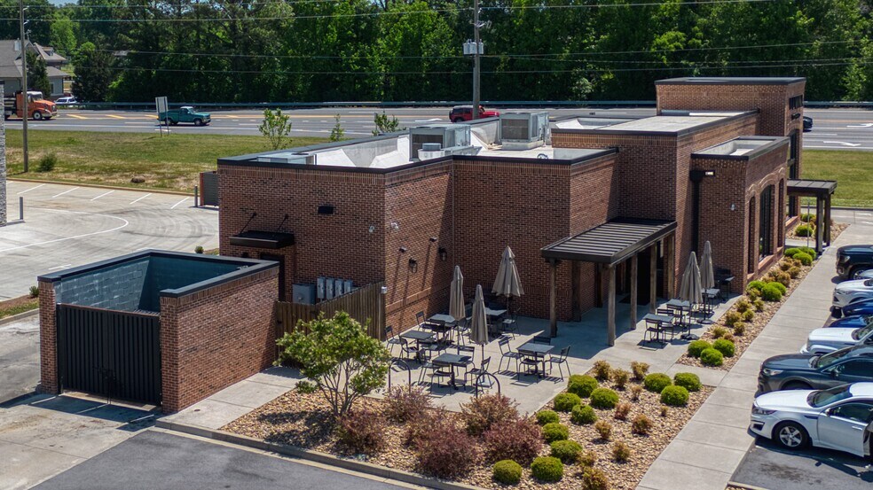 640 Braves Blvd NE, Rome, GA à vendre - Photo de l’immeuble – Image 2 sur 39