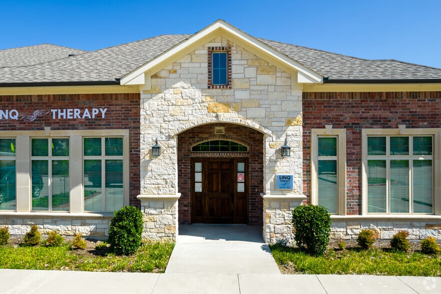 8668 John Hickman Pky, Frisco, TX à louer - Photo de l’immeuble – Image 2 sur 48