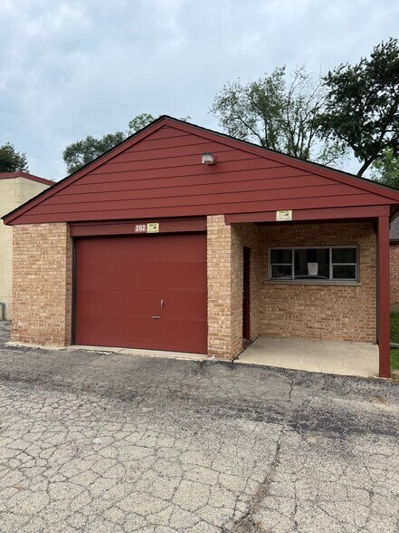 202 S. 13th Ave. St. Charles Il. 60174 Ave, St Charles, IL à louer - Photo de l’immeuble – Image 3 sur 12