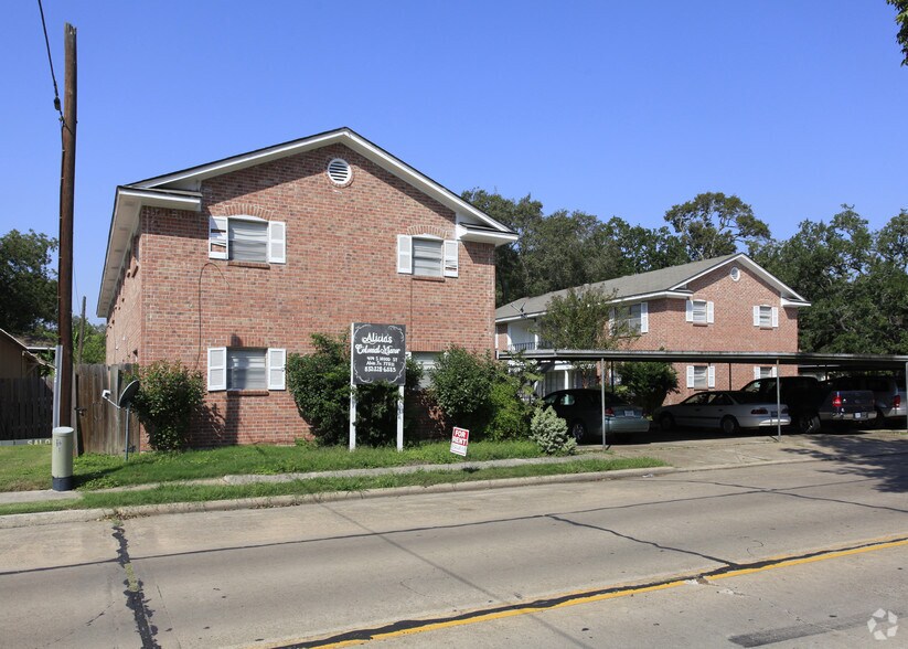 404 S Hood St, Alvin, TX à vendre - Photo de l’immeuble – Image 2 sur 4