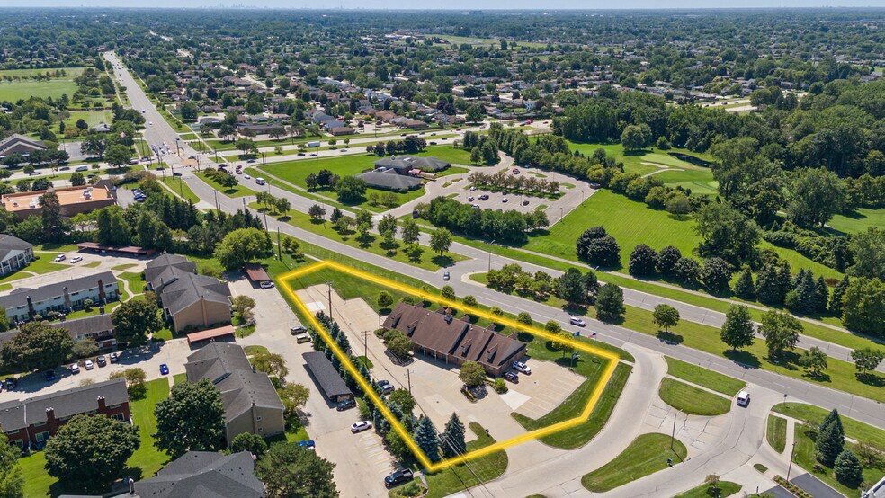 37300-37316 Schoenherr Rd, Sterling Heights, MI à louer - Photo de l’immeuble – Image 2 sur 4