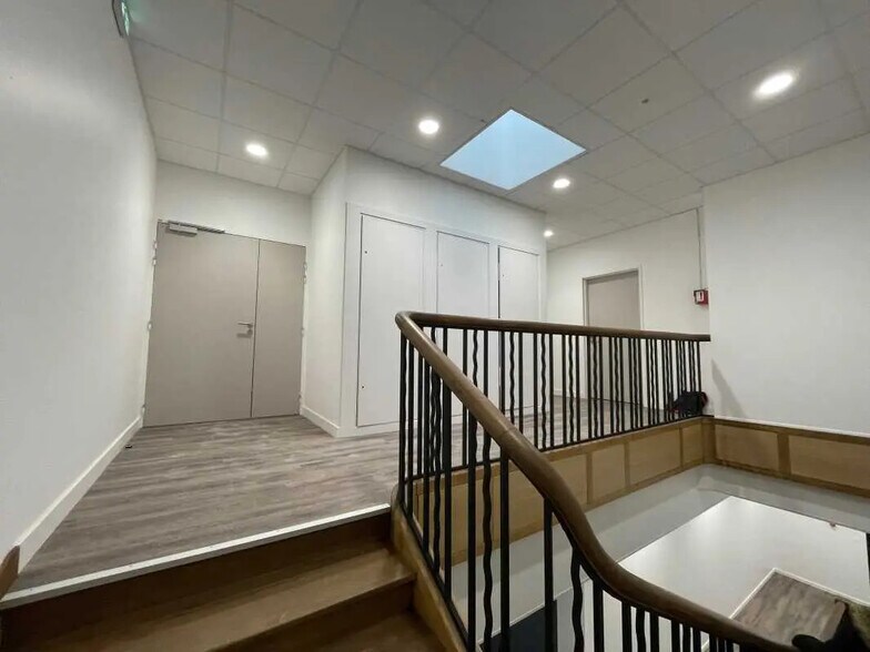 Bureau dans Saint-Quentin à louer - Photo de l’immeuble – Image 2 sur 5