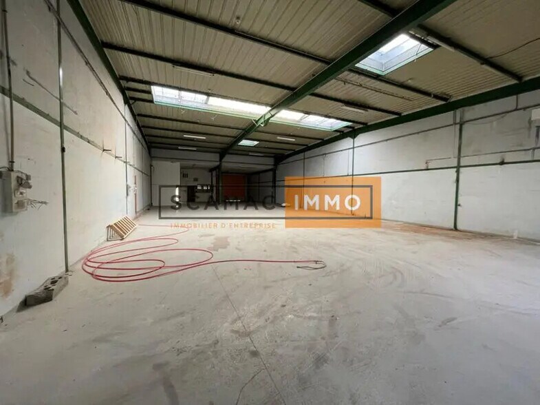 Industriel/Logistique dans Lognes à louer - Photo de l’immeuble – Image 1 sur 4