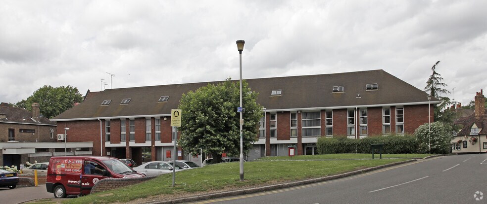 19-25 Salisbury Sq, Hatfield à louer - Photo principale – Image 1 sur 6