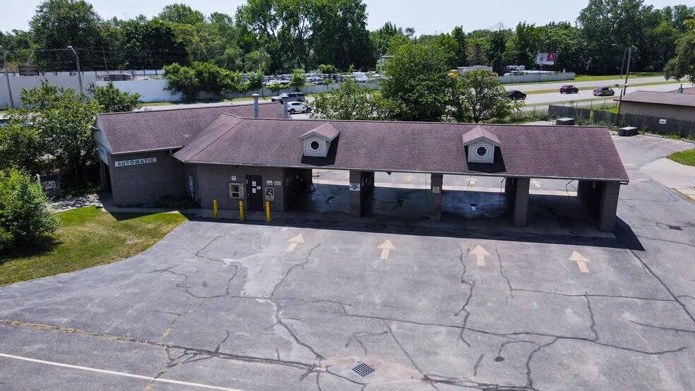 6 Caress Car Washes | Toledo, OH portefeuille de 6 biens à vendre sur LoopNet.fr - Photo principale – Image 3 sur 6
