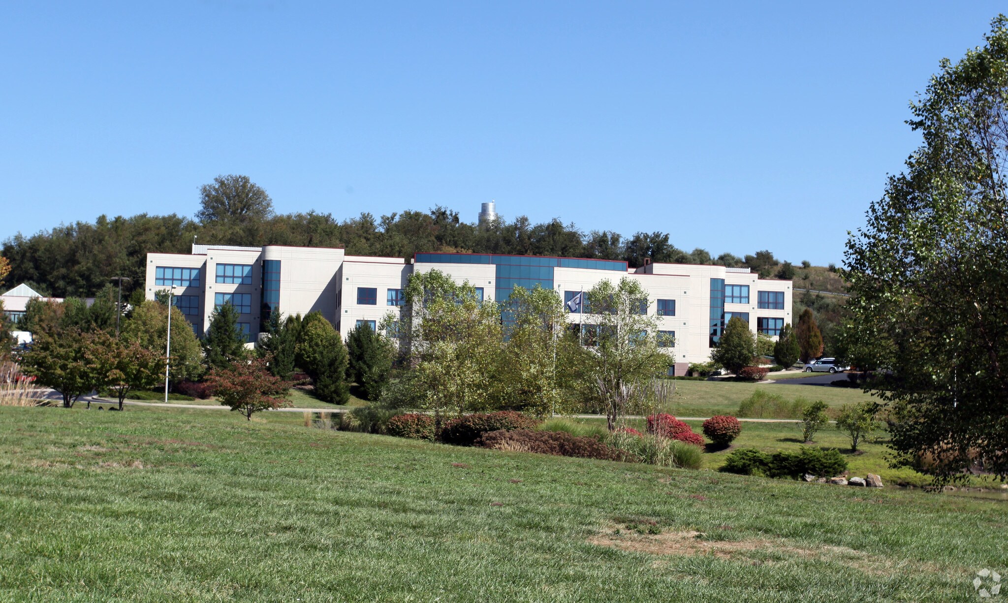 1000 Technology Dr, Fairmont, WV à louer Photo de l’immeuble– Image 1 sur 19