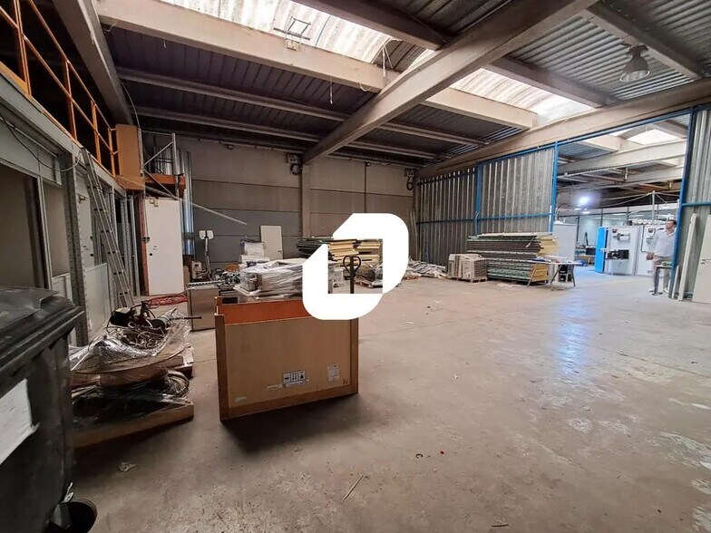 Local d’activités dans Pérenchies à louer - Photo de l’immeuble – Image 3 sur 7