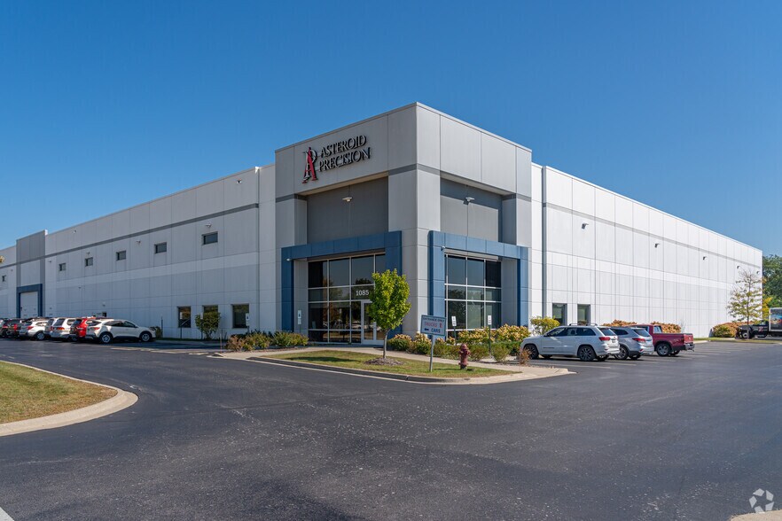 1075 Chaddick Dr, Wheeling, IL à louer - Photo principale – Image 1 sur 3