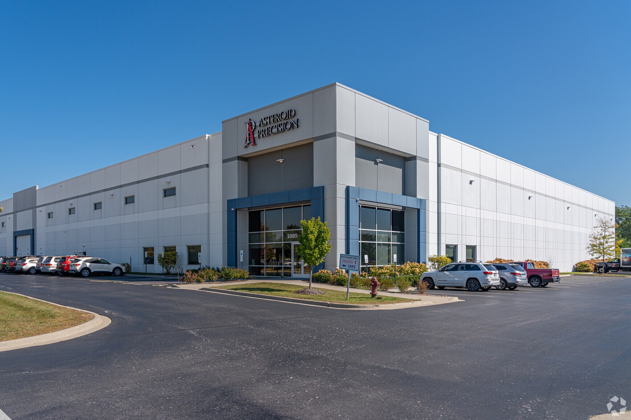 1075 Chaddick Dr, Wheeling, IL à louer Photo principale– Image 1 sur 4