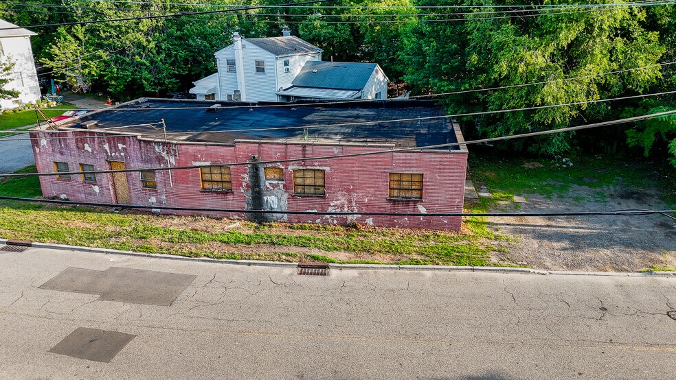 227 Van Riper Ave, Elmwood Park, NJ à vendre - Photo de l’immeuble – Image 2 sur 15