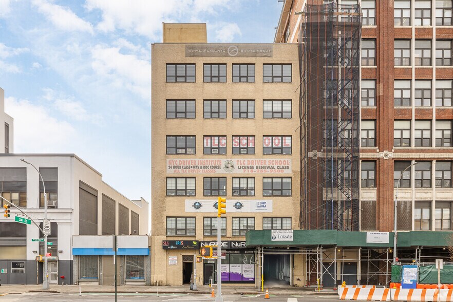 33-24 Northern Blvd, Long Island City, NY à louer - Photo de l’immeuble – Image 2 sur 8