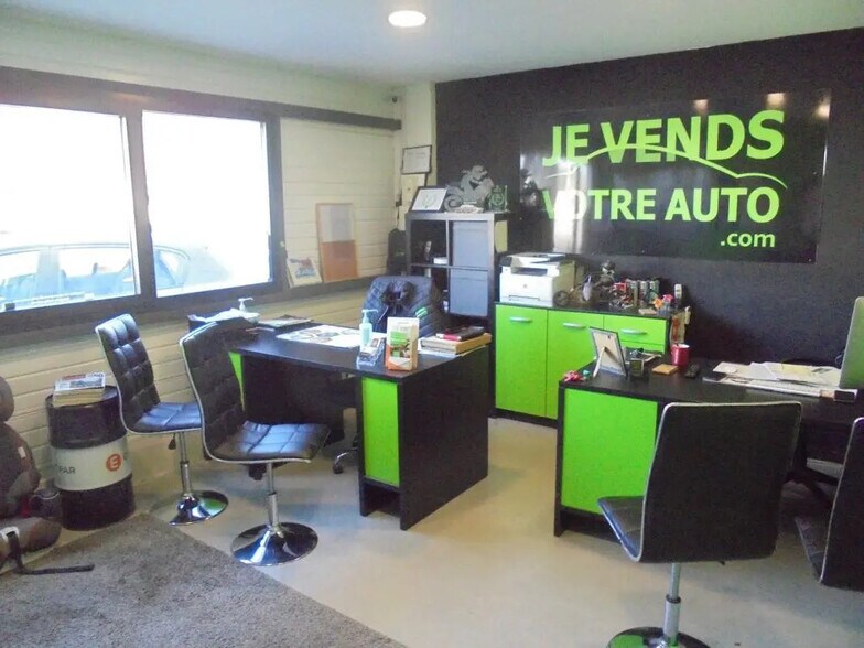 Local d’activités dans Bellegarde à louer - Photo de l’immeuble – Image 3 sur 5