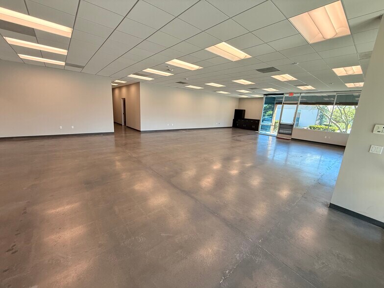 9350 Eton Ave, Chatsworth, CA à vendre - Photo de l’immeuble – Image 3 sur 10