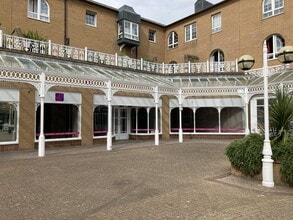 1-40 Village Sq, Brighton à louer Photo de l’immeuble– Image 2 sur 9