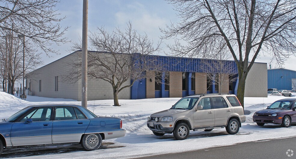 8970 N 55th St, Milwaukee, WI à vendre - Photo de l’immeuble – Image 2 sur 4