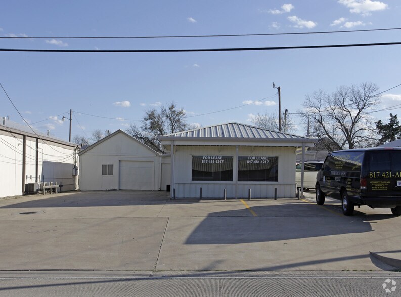 326 E Northwest Hwy, Grapevine, TX à louer - Photo principale – Image 1 sur 2