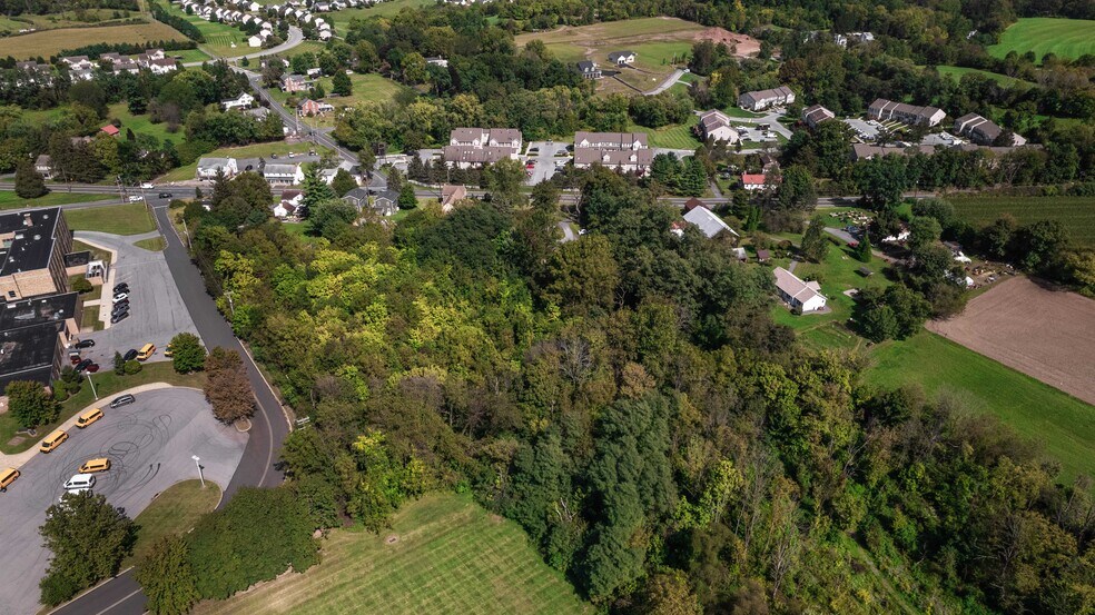 1056 Old Swde Rd portefeuille de 2 biens à vendre sur LoopNet.fr - Photo principale – Image 1 sur 8