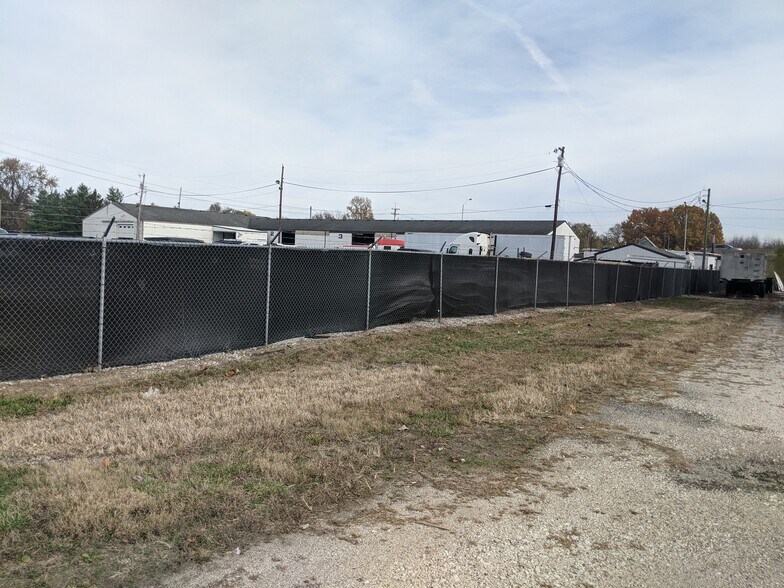 800 N 3rd St, Terre Haute, IN à louer - Photo de l’immeuble – Image 3 sur 18