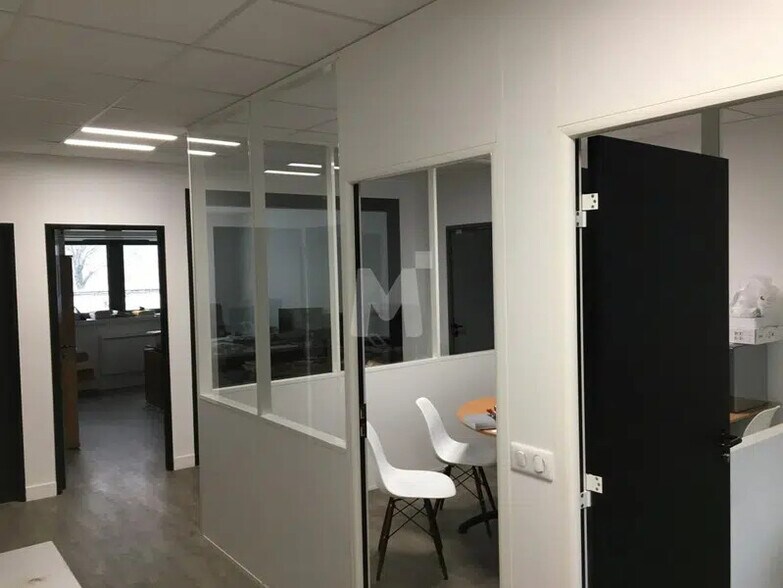 Bureau dans Évry-Courcouronnes à vendre - Photo intérieure – Image 2 sur 10