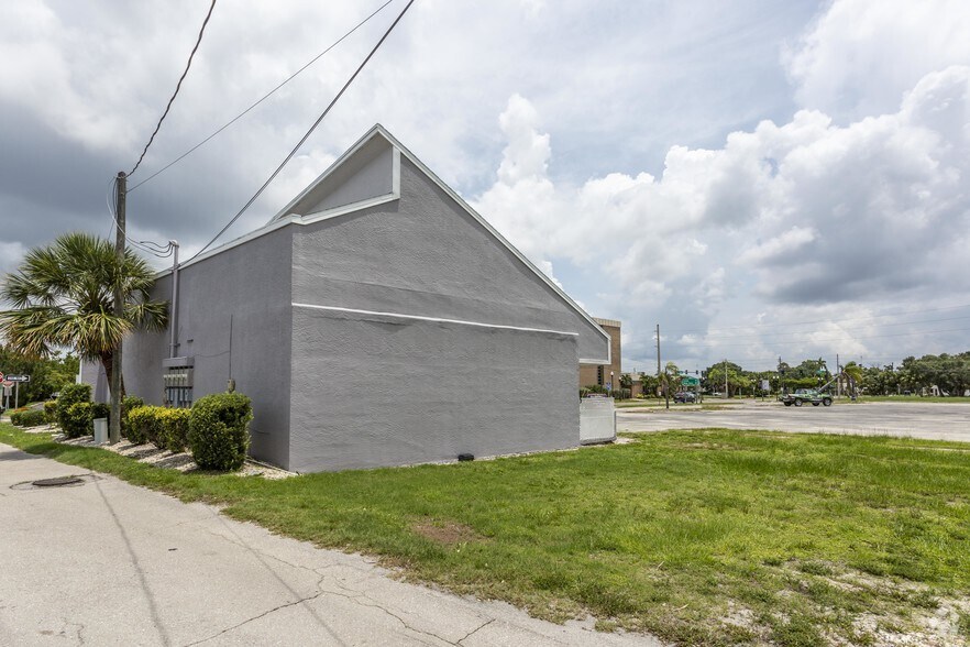 109 E Olympia Ave, Punta Gorda, FL à vendre - Photo de l’immeuble – Image 3 sur 3