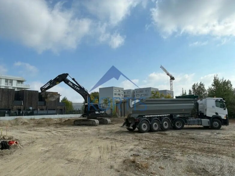 Local commercial dans Vaulx-en-Velin à louer - Photo de l’immeuble – Image 2 sur 7