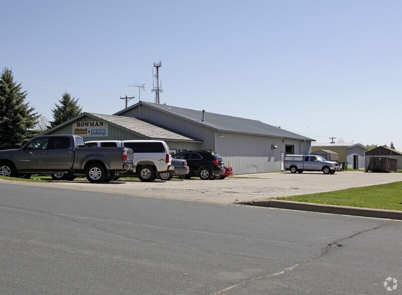 300 Brighton Ave S, Buffalo, MN à louer - Photo de l’immeuble – Image 2 sur 2